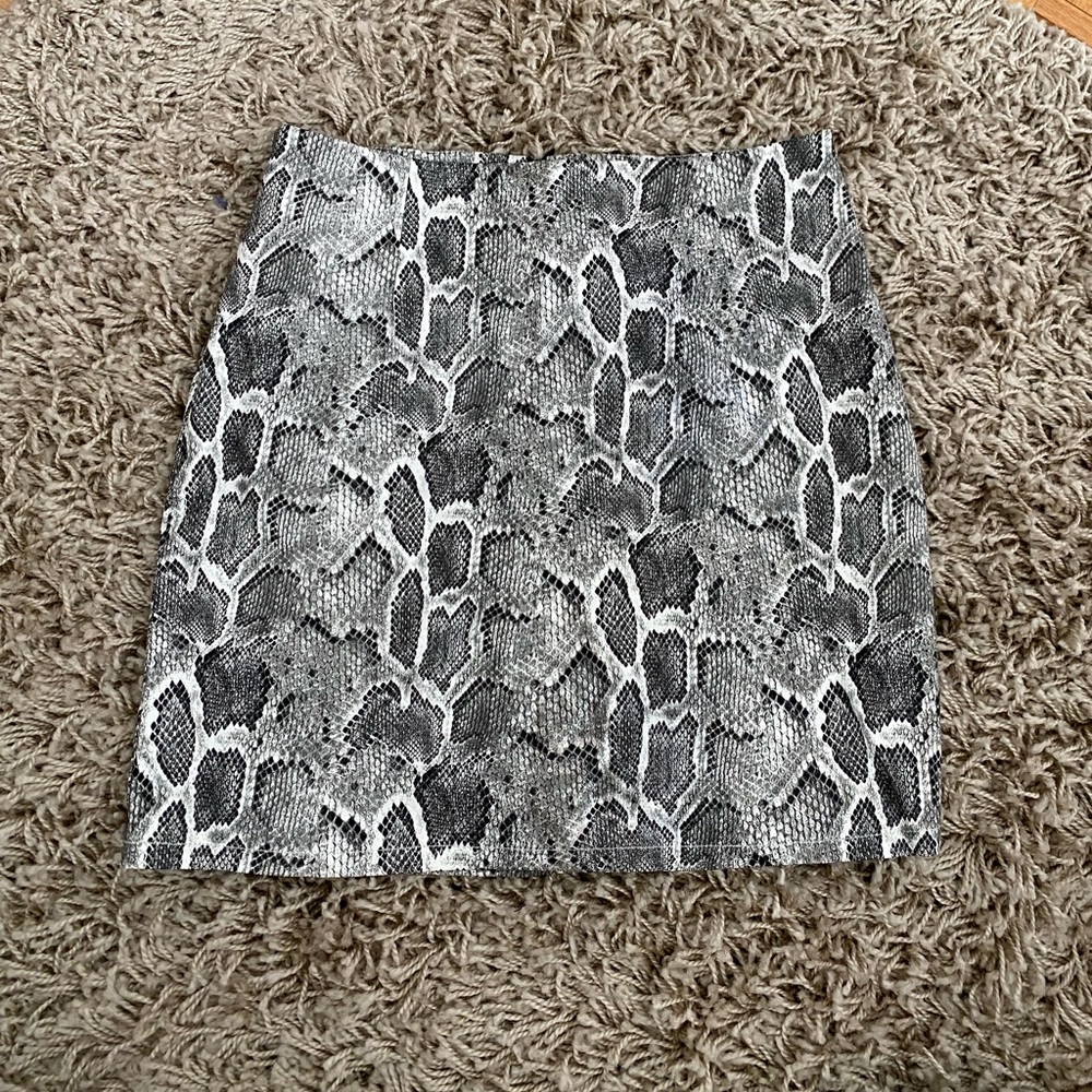 A Love Like You Snakeskin Mini Skirt in Gray/Black/White Size Small